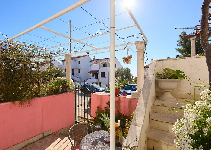 Sunny Charming Apartment